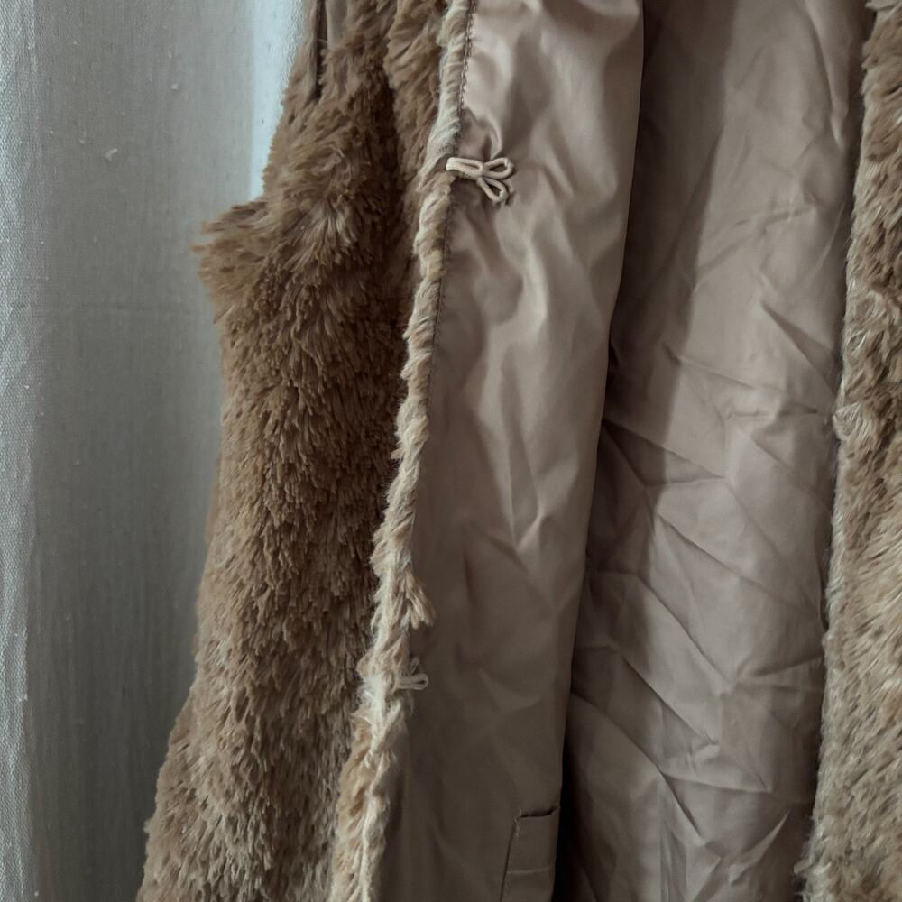 Betsey Johnson Faux Fur Vest M Brown Tan Open Front Lined Satin Soft Cozy Boho - Picture 6 of 6